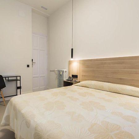 Hostal Excelsior Madrid Exterior photo