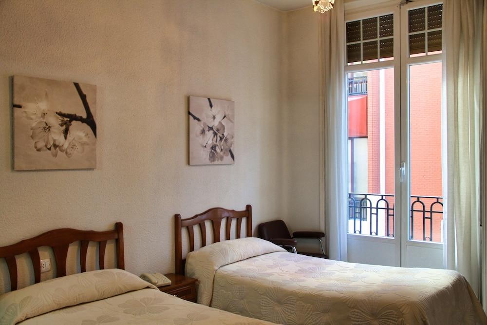 Hostal Excelsior Madrid Exterior photo