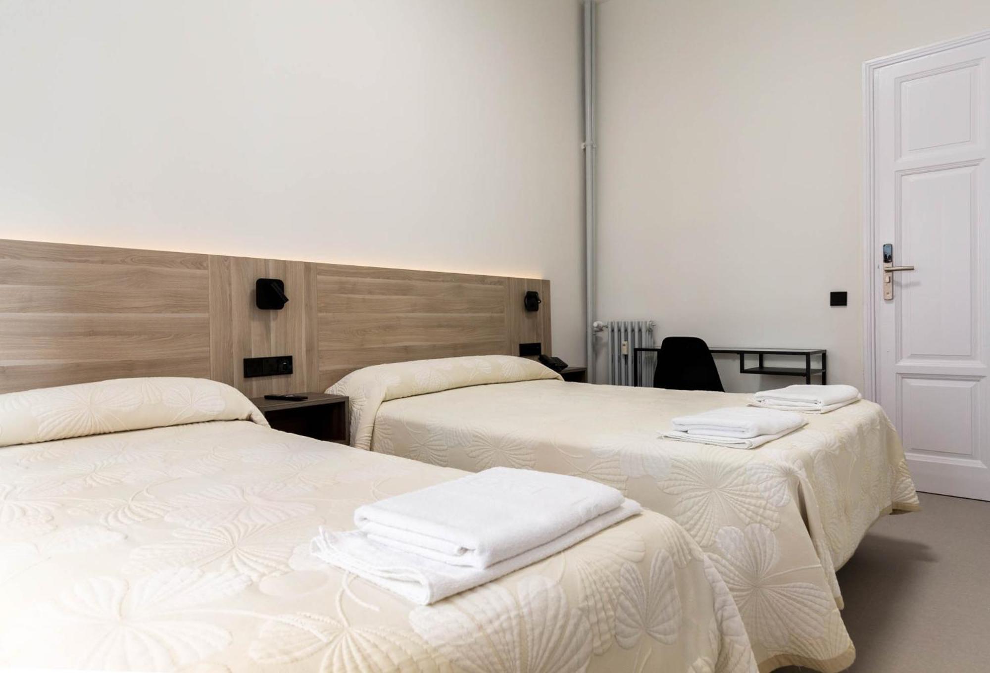 Hostal Excelsior Madrid Exterior photo