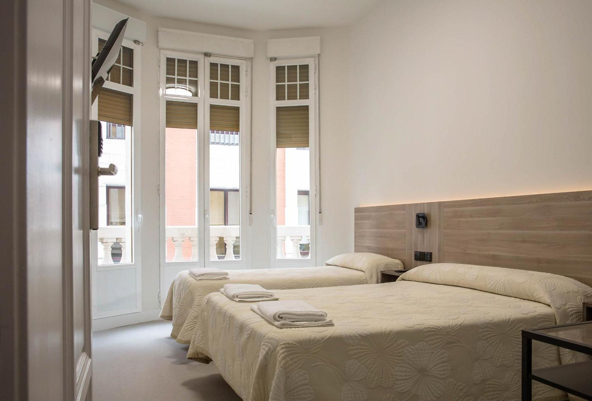 Hostal Excelsior Madrid Exterior photo
