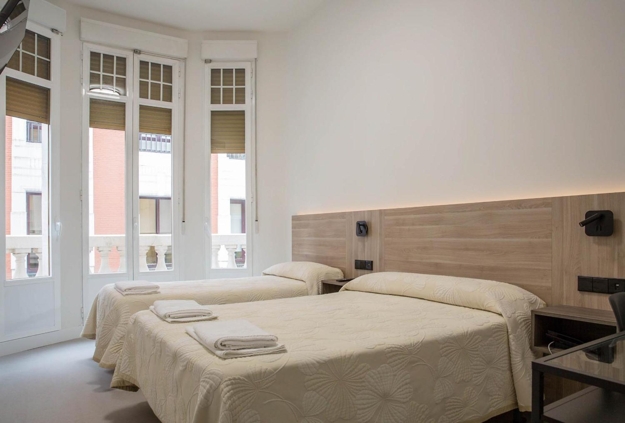 Hostal Excelsior Madrid Exterior photo