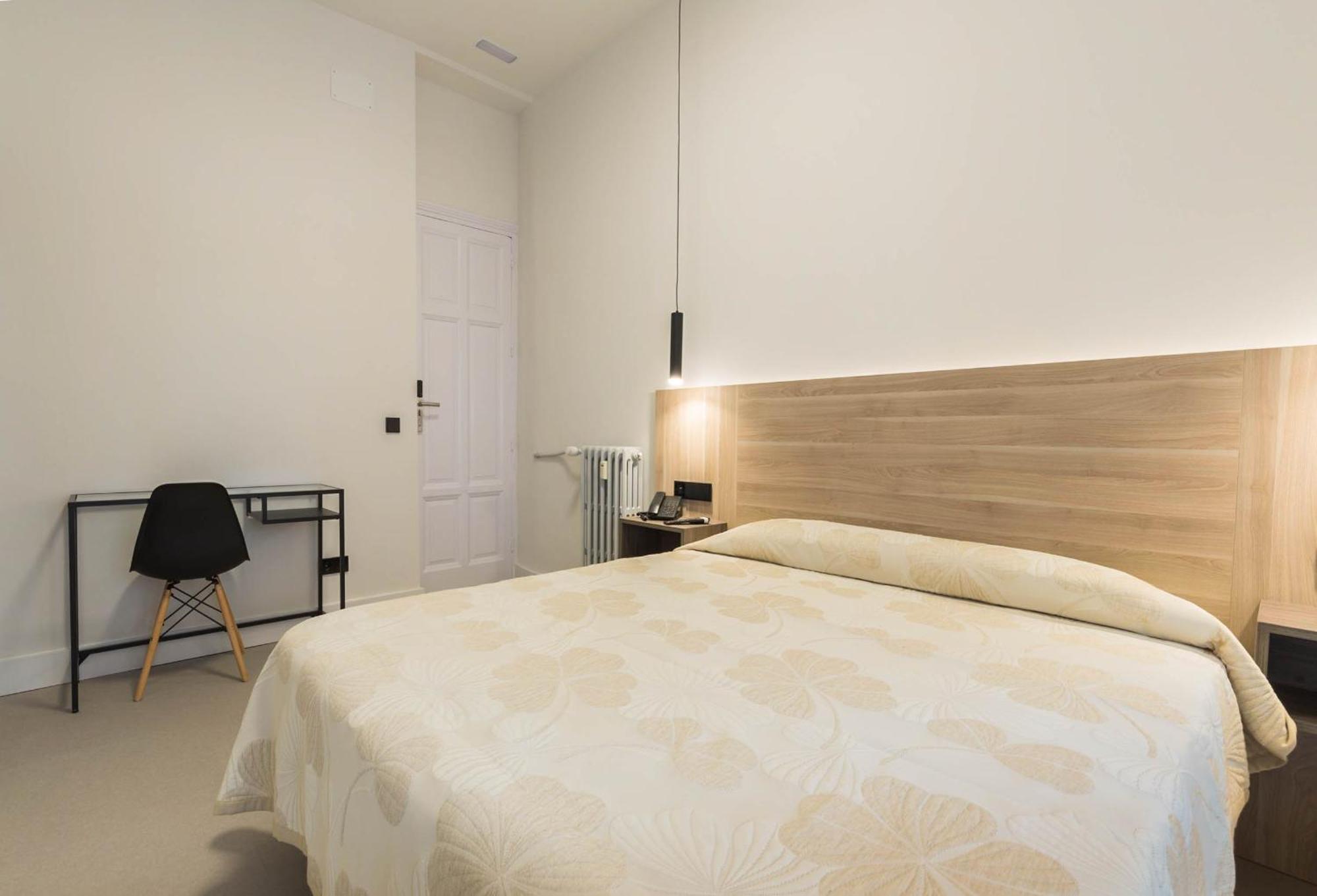 Hostal Excelsior Madrid Exterior photo