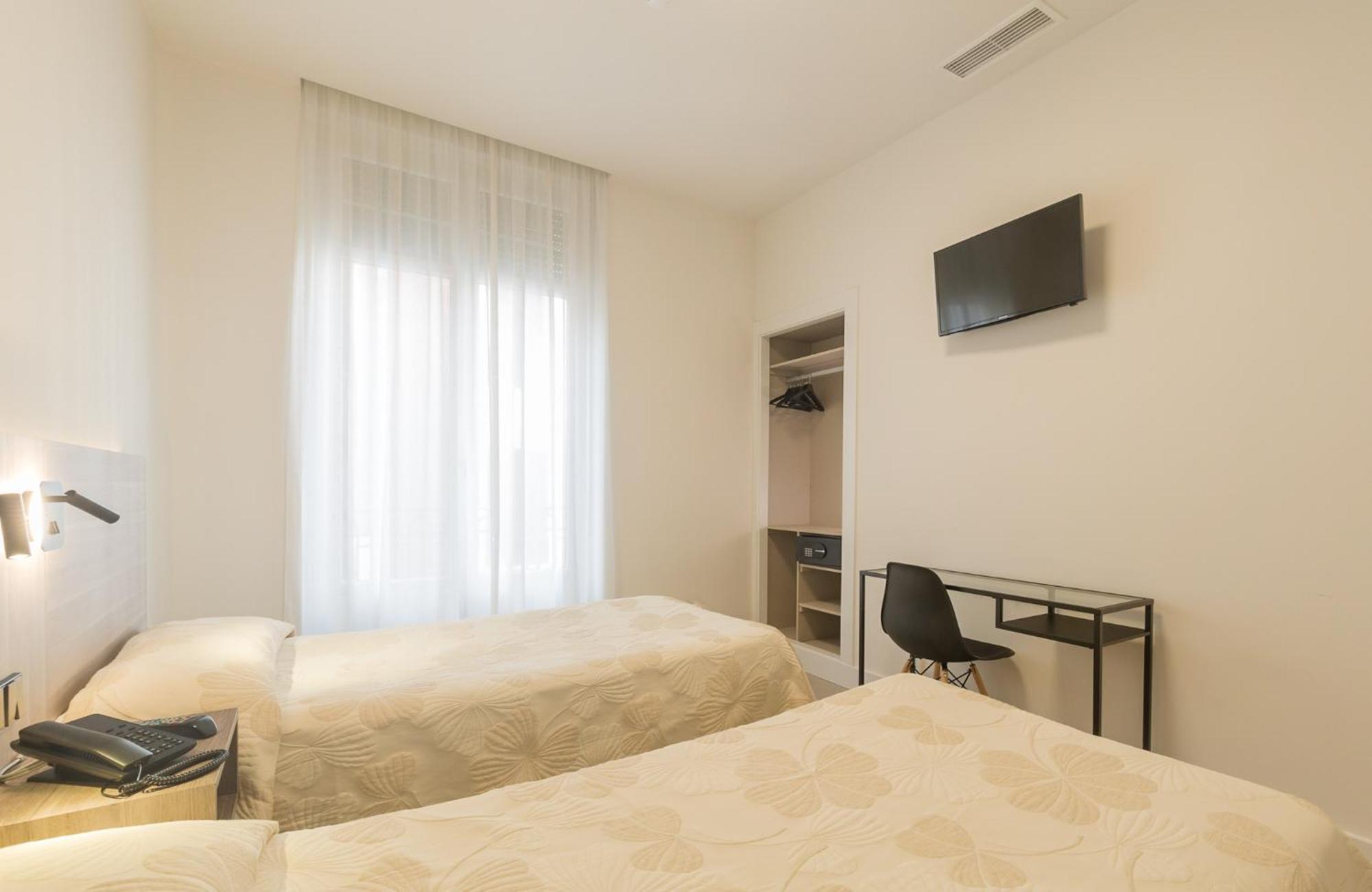 Hostal Excelsior Madrid Exterior photo