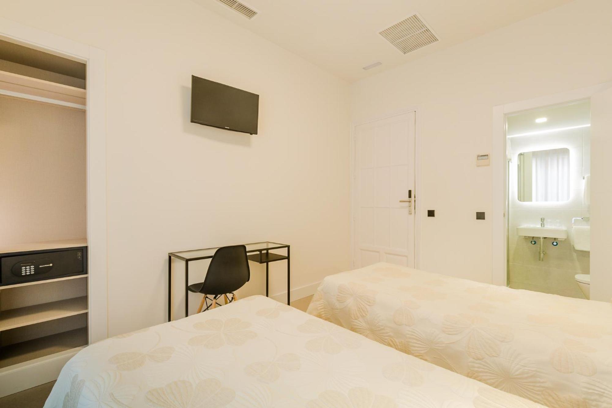 Hostal Excelsior Madrid Exterior photo