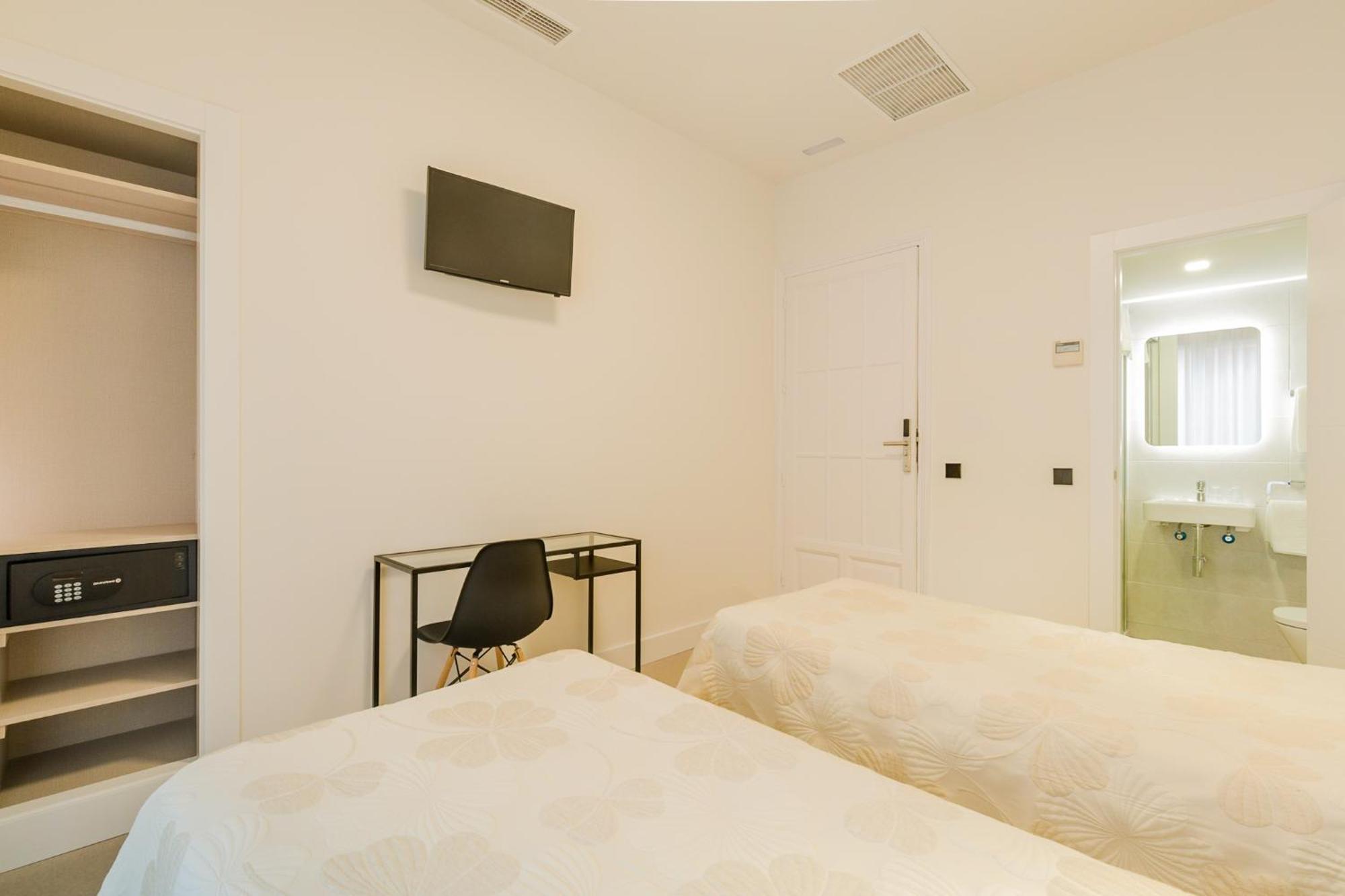 Hostal Excelsior Madrid Exterior photo