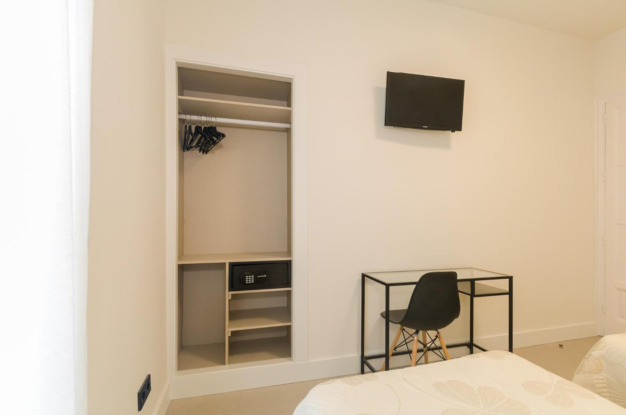 Hostal Excelsior Madrid Exterior photo
