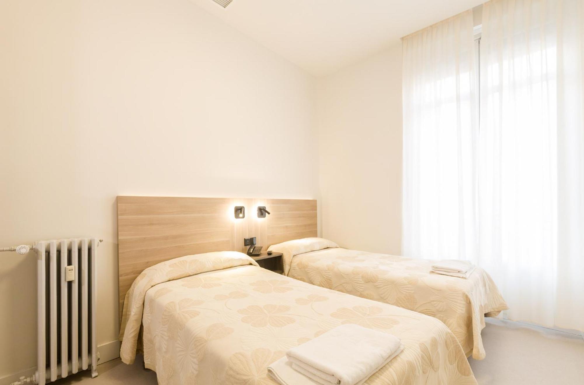 Hostal Excelsior Madrid Exterior photo