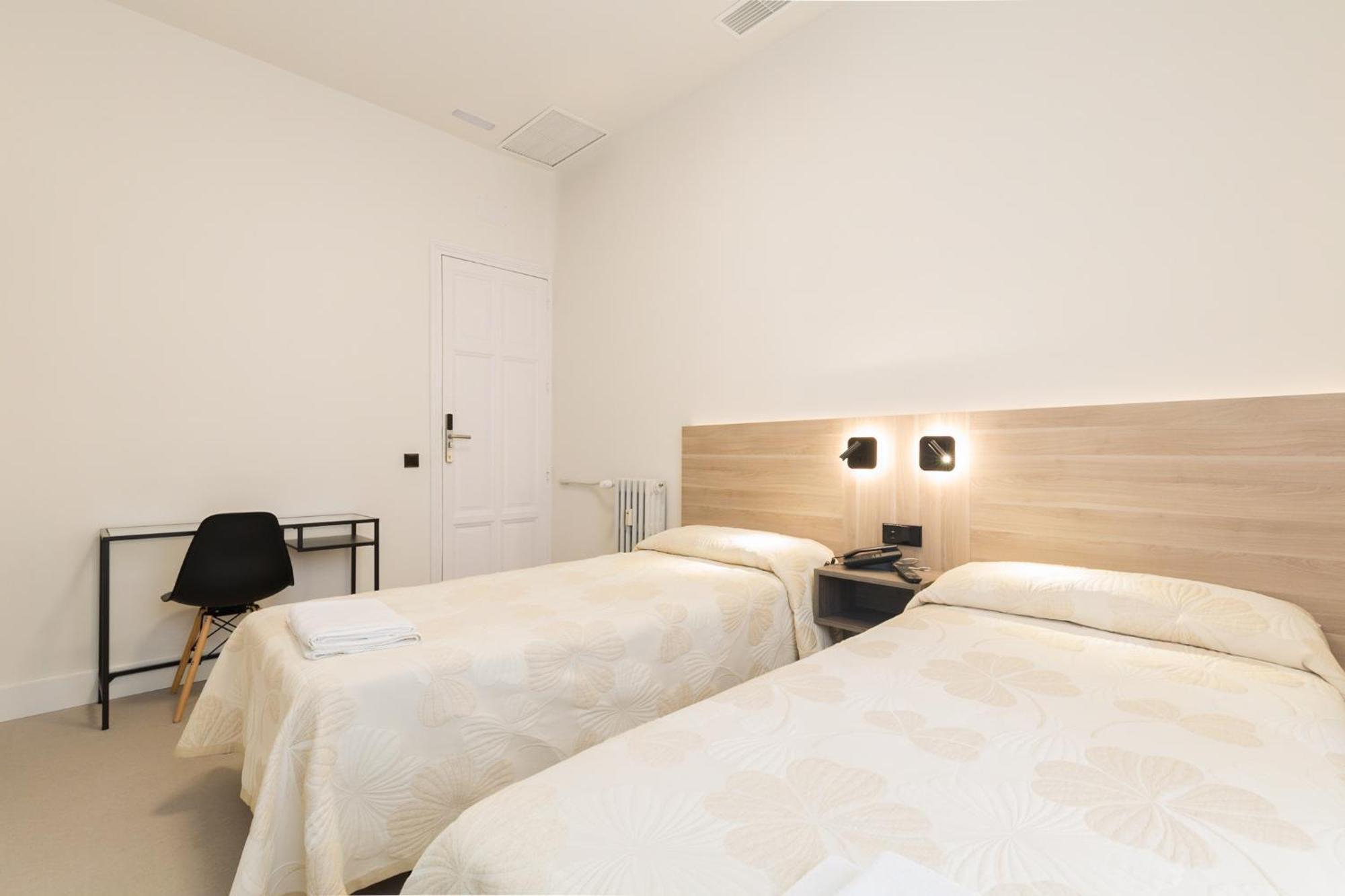 Hostal Excelsior Madrid Exterior photo