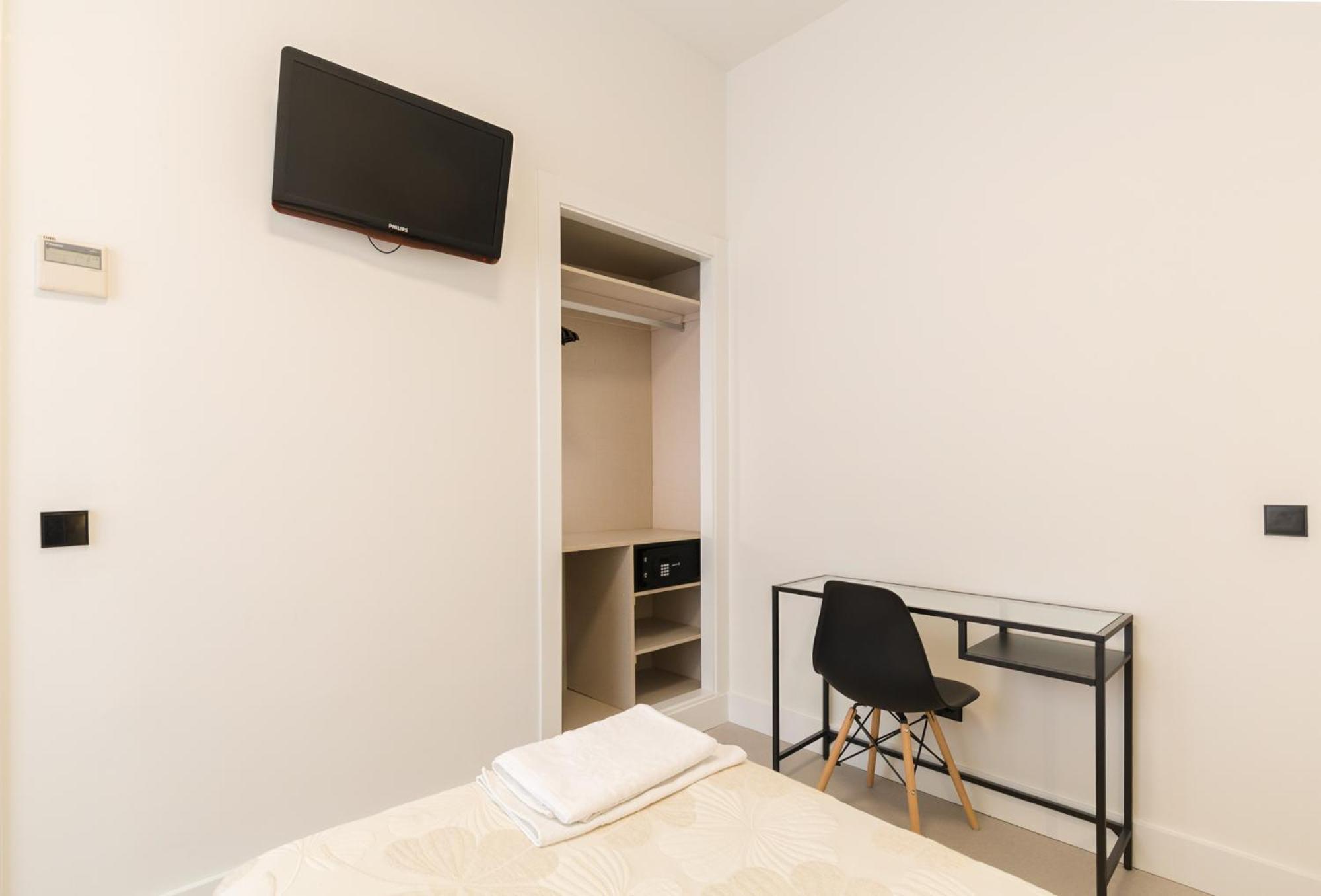 Hostal Excelsior Madrid Exterior photo