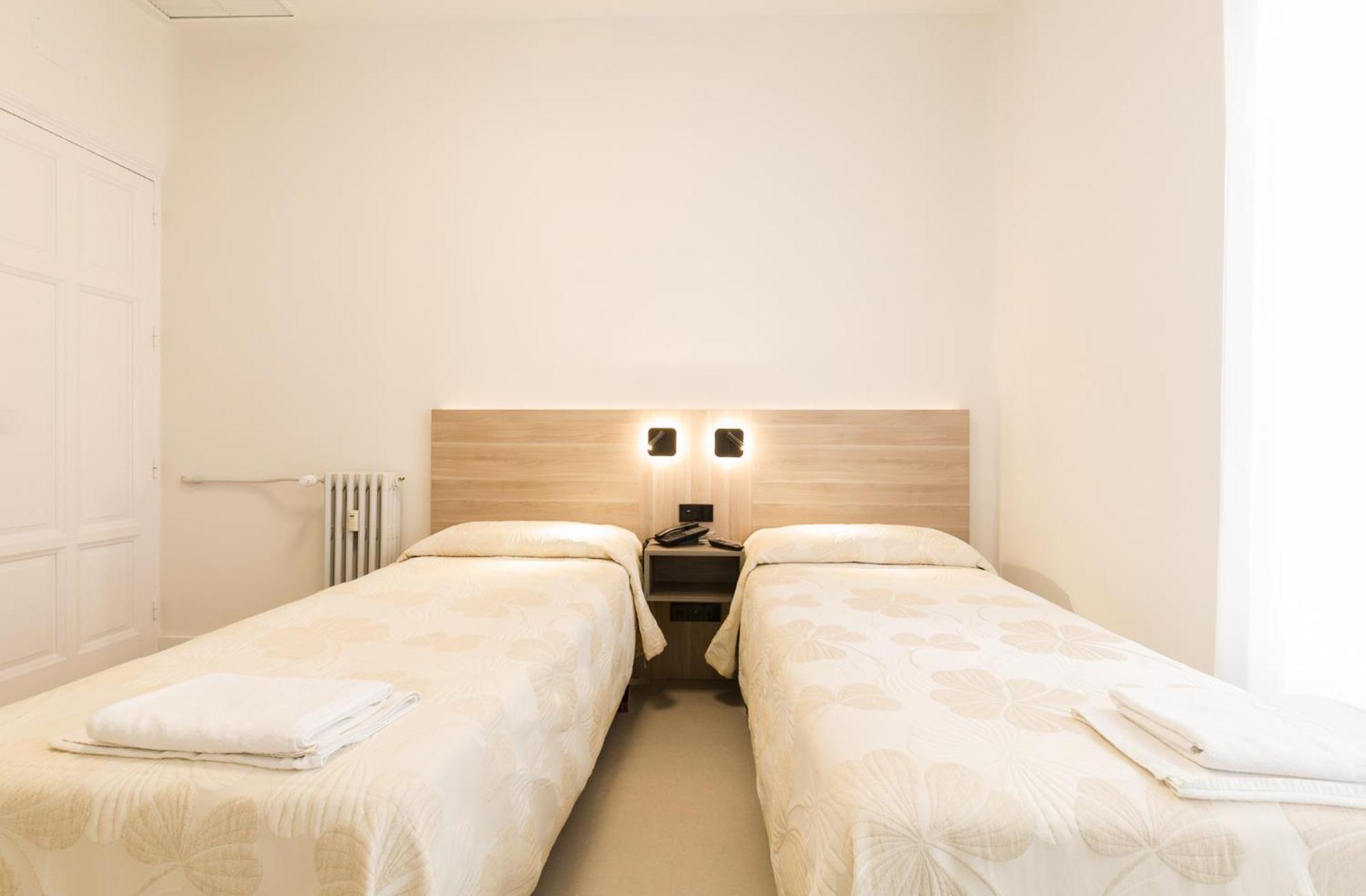 Hostal Excelsior Madrid Exterior photo