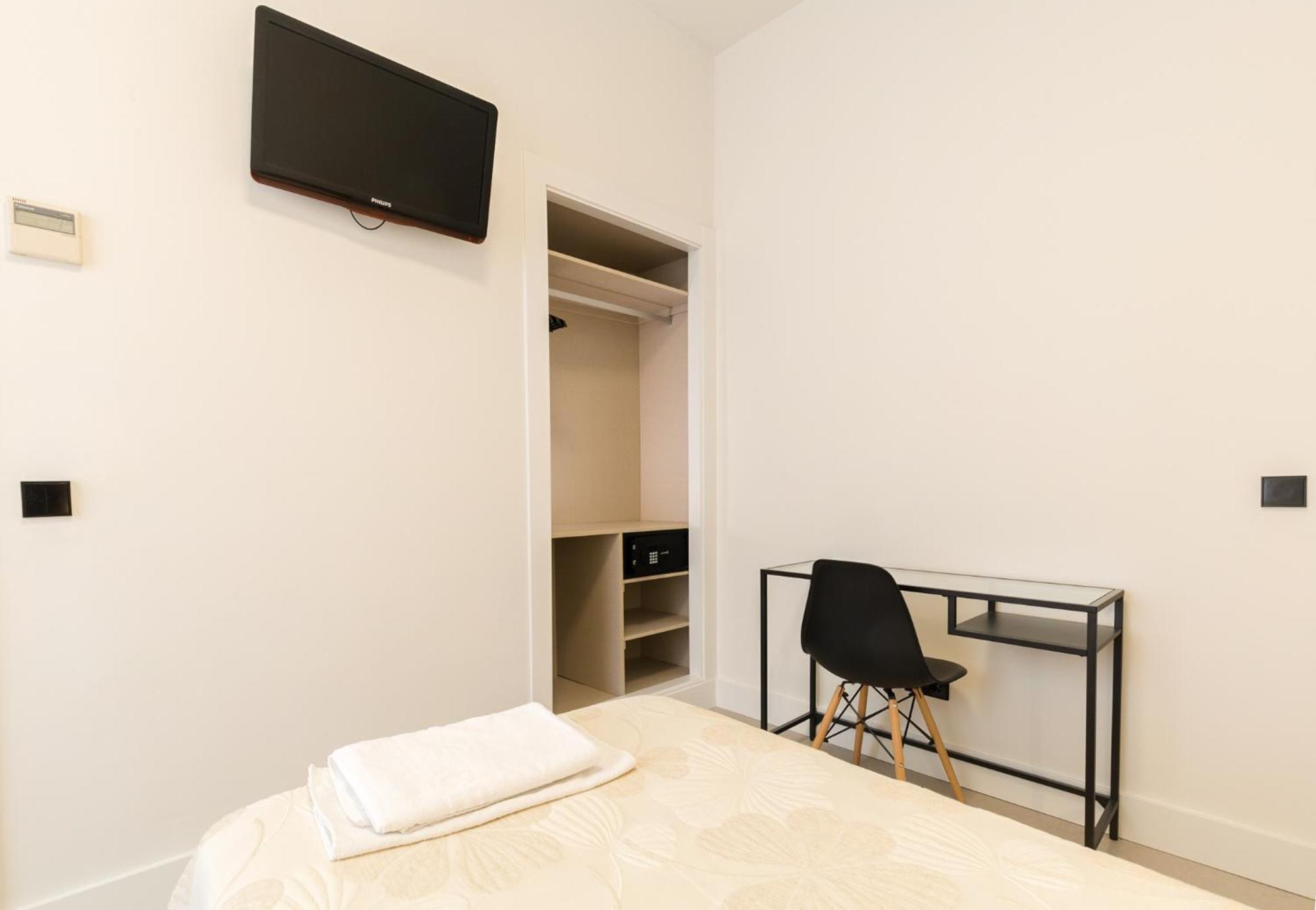 Hostal Excelsior Madrid Exterior photo