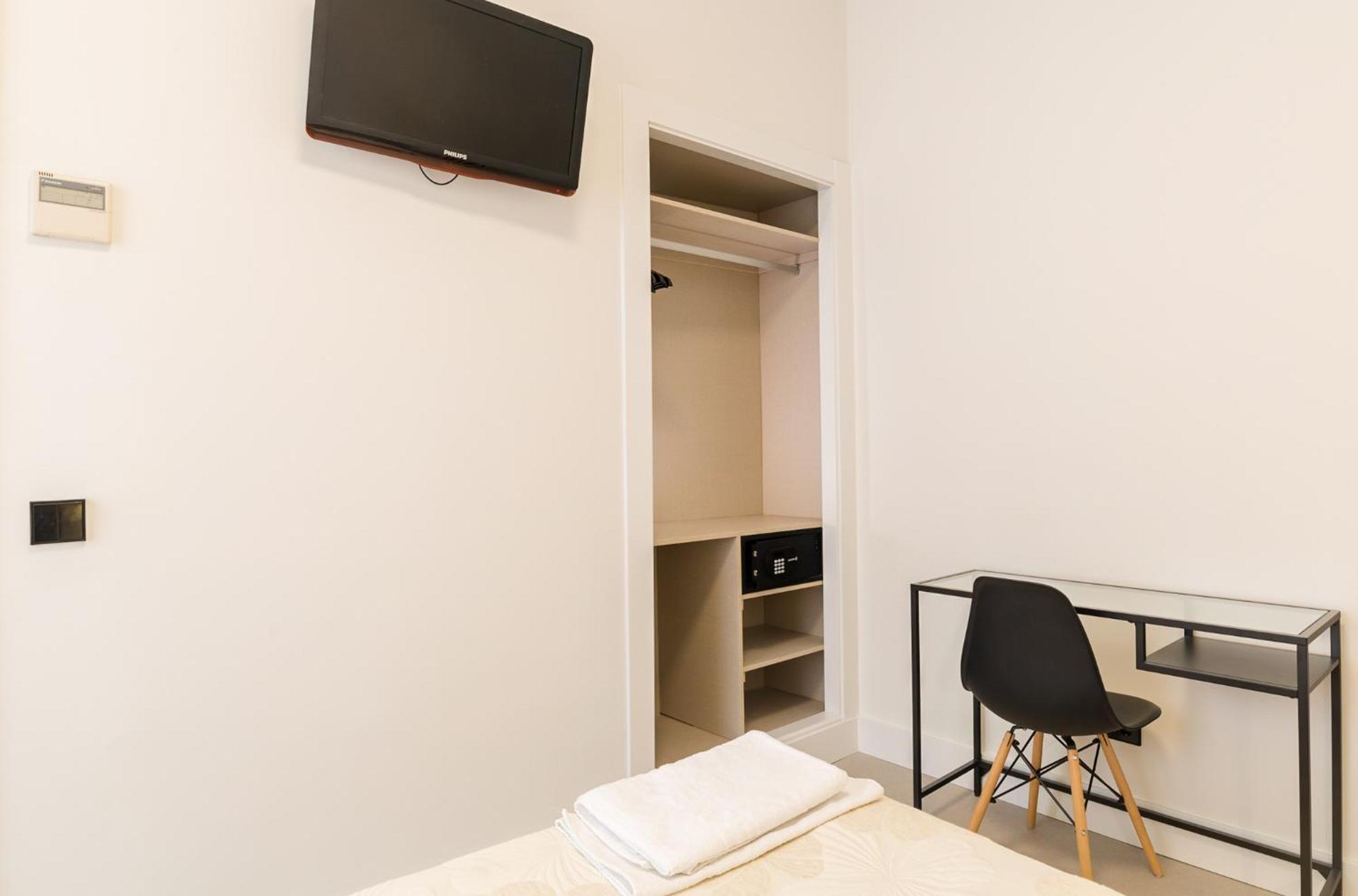 Hostal Excelsior Madrid Exterior photo