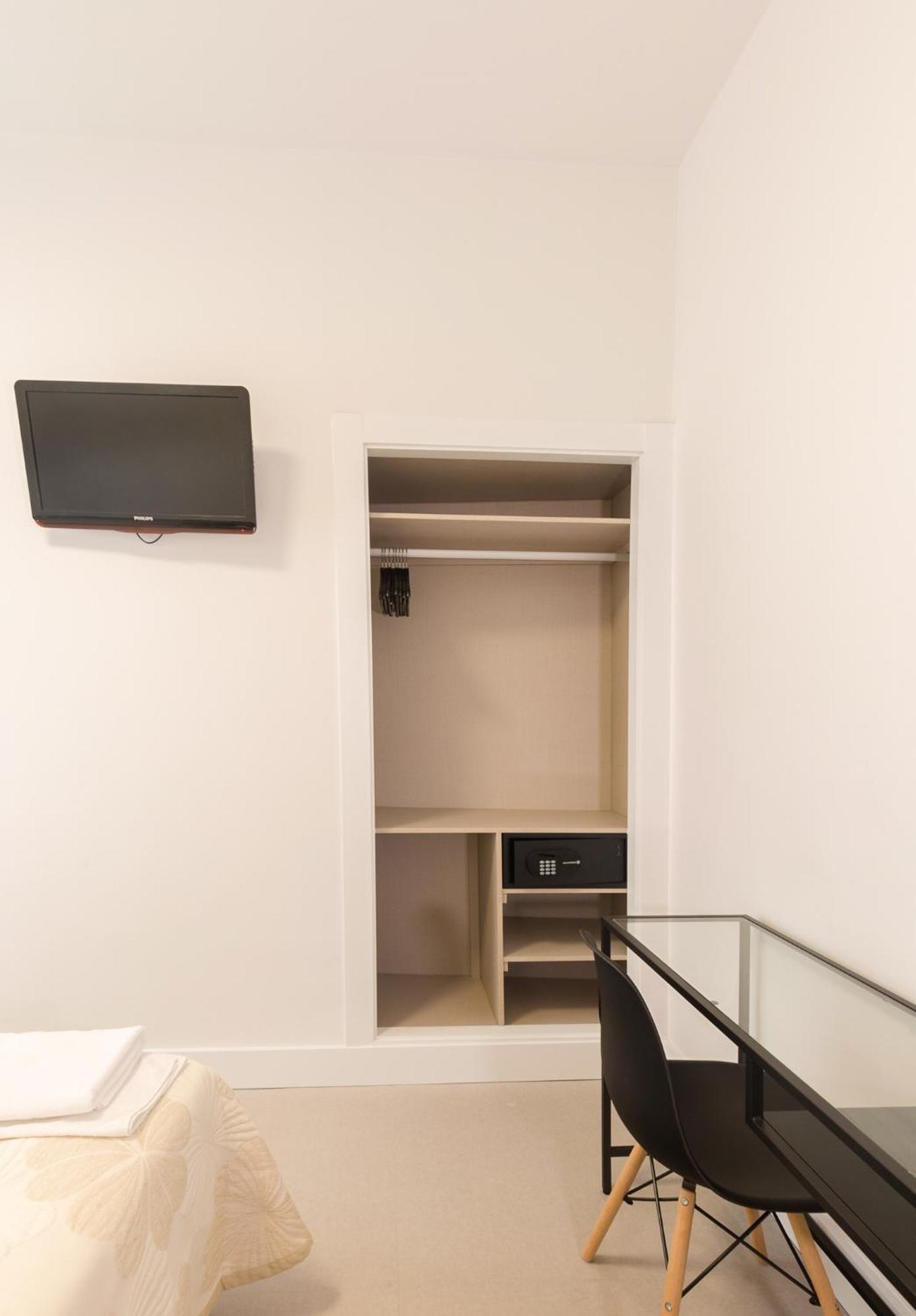 Hostal Excelsior Madrid Exterior photo